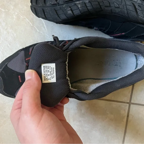 Salomon Men's Black and Red Hiking Shoes - Picture 5 of 5